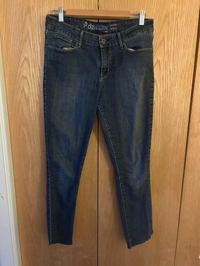 Denizen from Levi's Women’s Dark Blue Slim Jeans modern skinny with rough hem